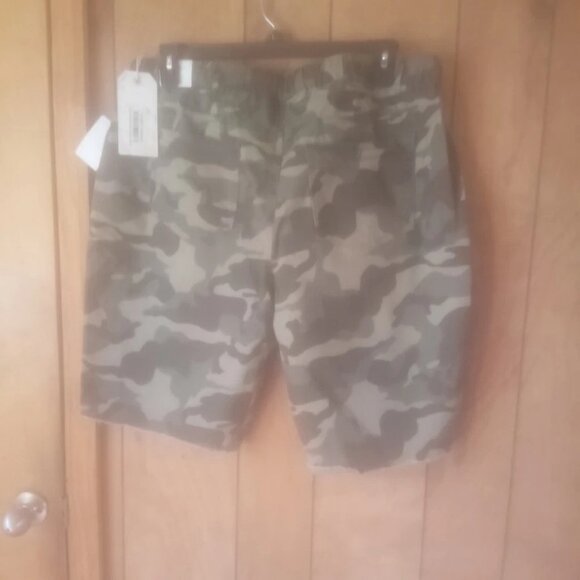 Royalty Collection Men's Camo Elastic Waist Bermuda Shorts Size XL NWT - Picture 5 of 5